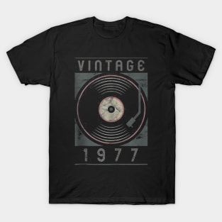 43th Birthday Gift Classic 1977 Vintage T-Shirt